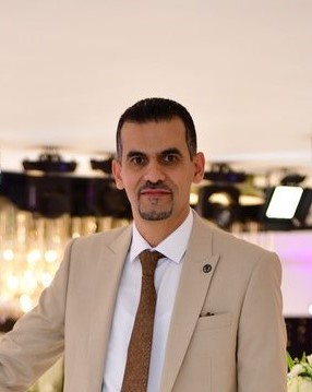 Youness Boutyour lors d’une conférence de recherche